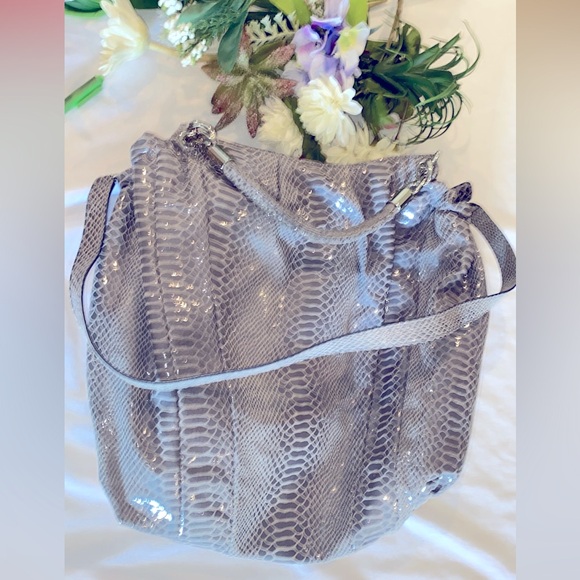 NWOT Blue Grey colored Michael Kors reptile Print embossed bag - Picture 2 of 9
